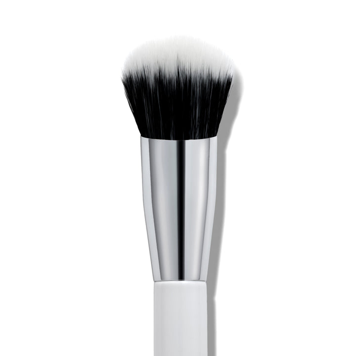 Angled Blending Face Brush - Soft Application Artistry Detail