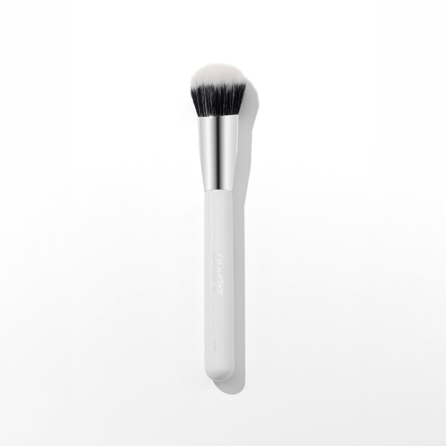 Angled Blending Face Brush - Soft Application Artistry Detail