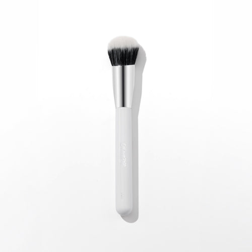 Angled Blending Face Brush - Soft Application Artistry Detail