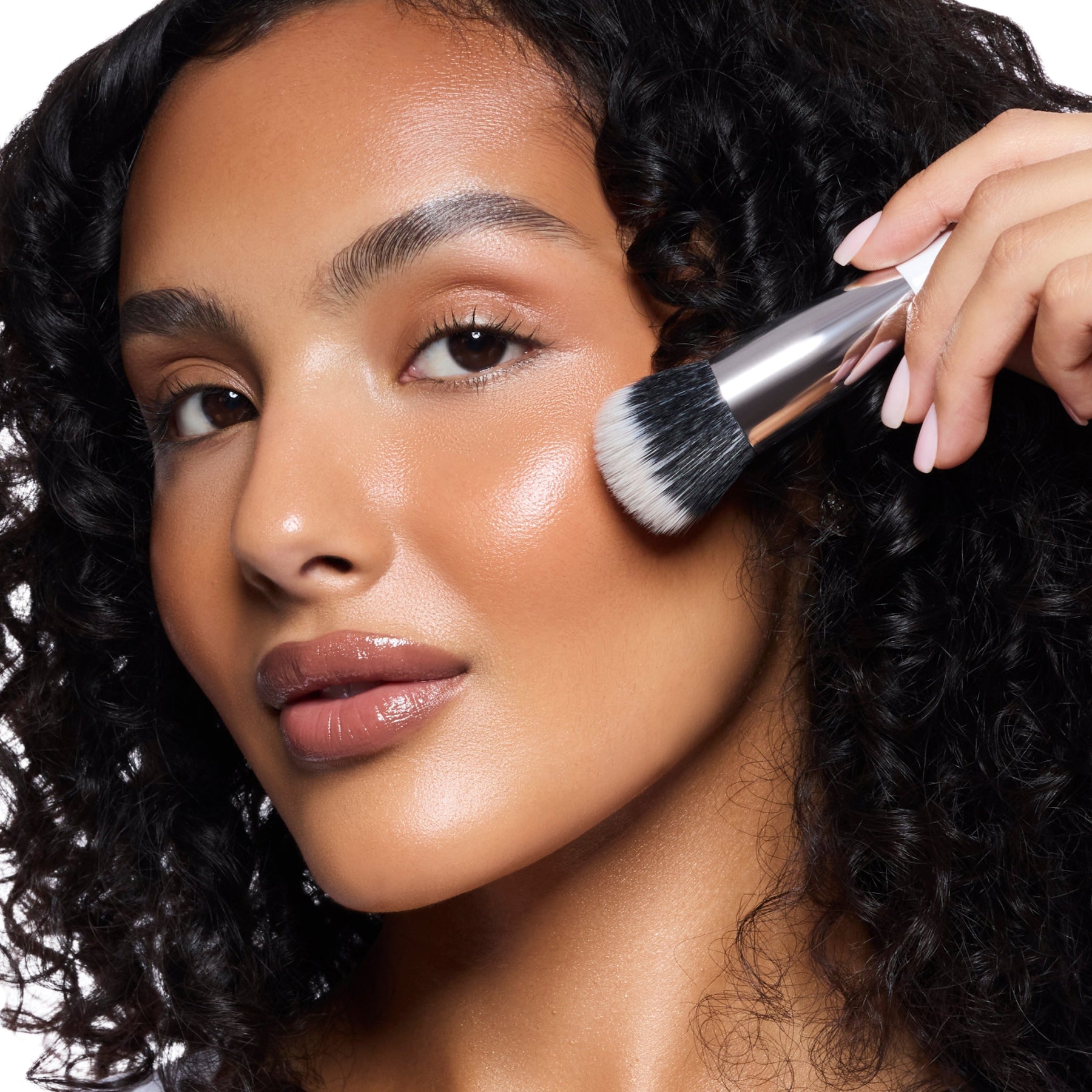 Angled Blending Face Brush - Soft Application Artistry Detail