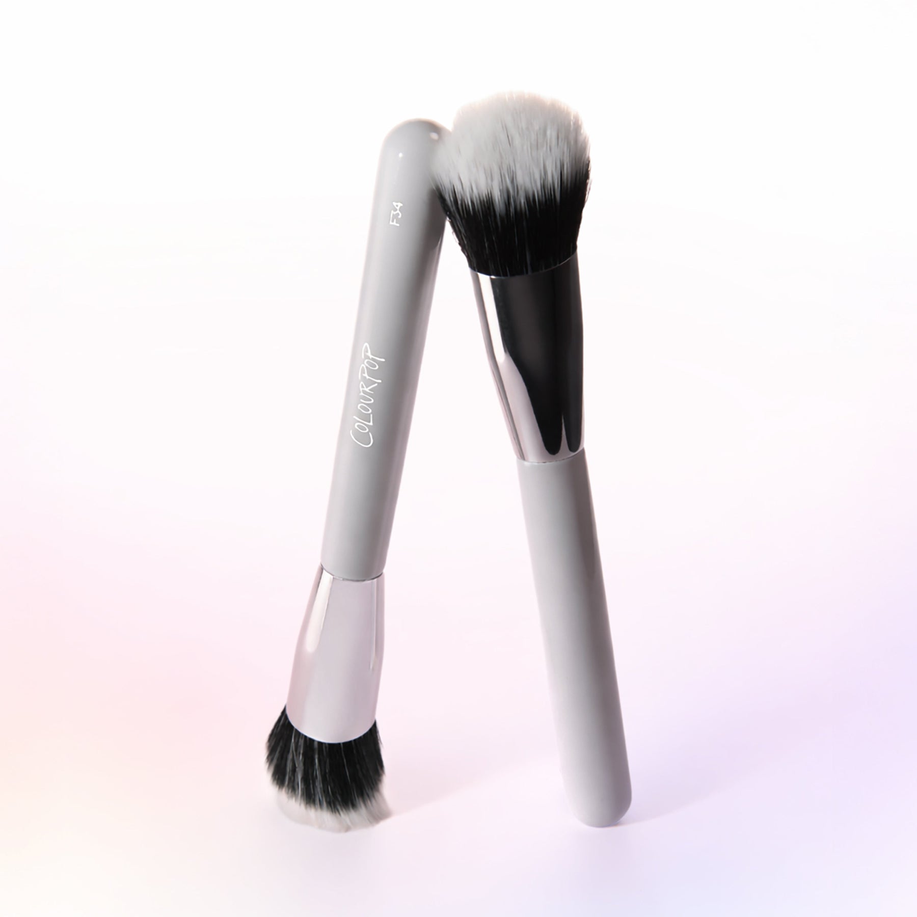 Angled Blending Face Brush - Soft Application Artistry Detail