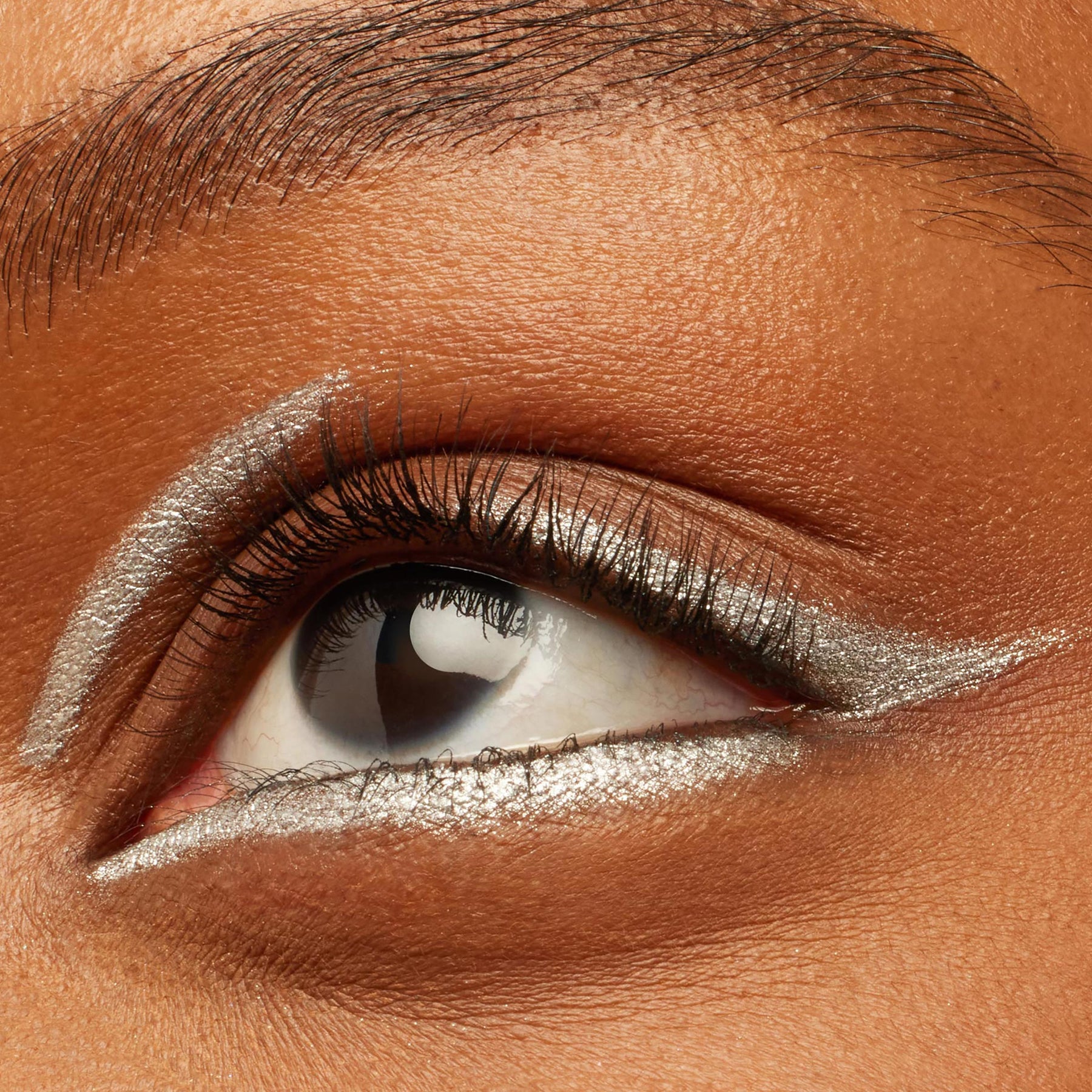 Kicker - Creamy Polished Liner Accent